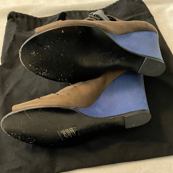 Unique Surface to Air buckle wedge sandals - Picture 9 of 14